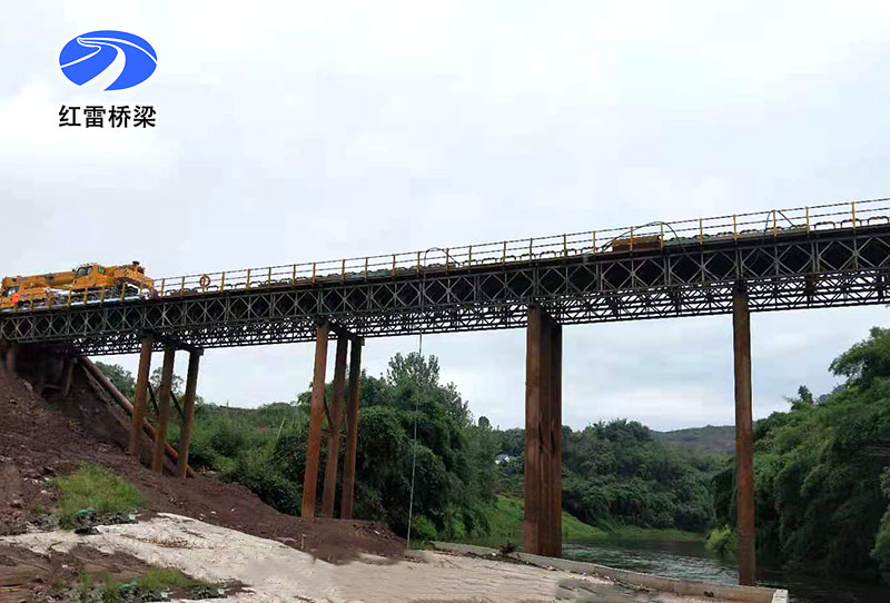 重庆江泸北线高速公路四分部钢便桥施工