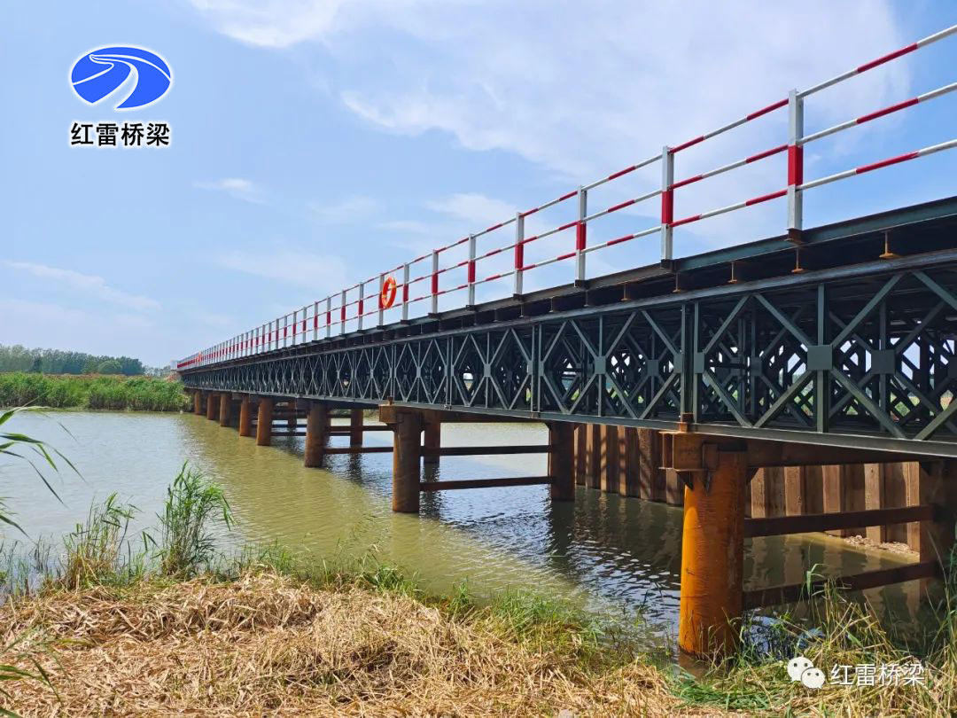 济邹高速项目跨度临时钢栈桥顺利搭设完成